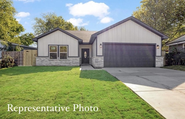 view of front of property featuring a front lawn and a garage