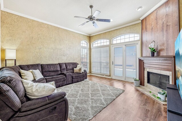 living room featuring crown molding, light hardwood / wood-style flooring, and ceiling fan