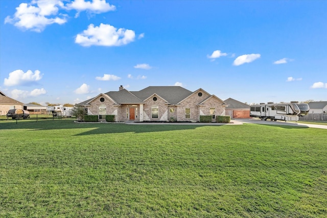 view of front of home featuring a front yard