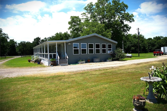 view of front facade with covered porch and a front lawn