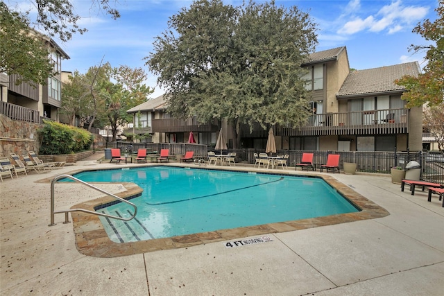 view of swimming pool featuring a patio