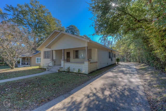 bungalow-style house featuring a front yard