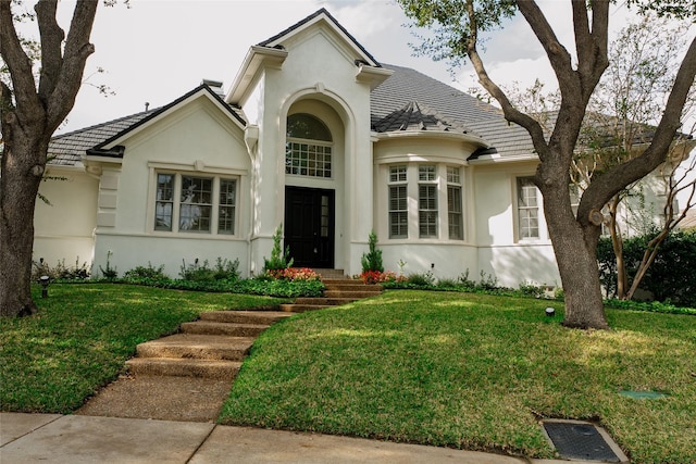 view of front of property with a front lawn