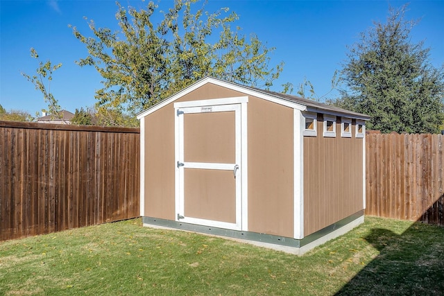 view of outdoor structure featuring a yard