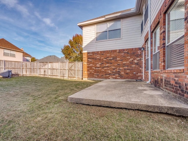 view of yard with a patio area