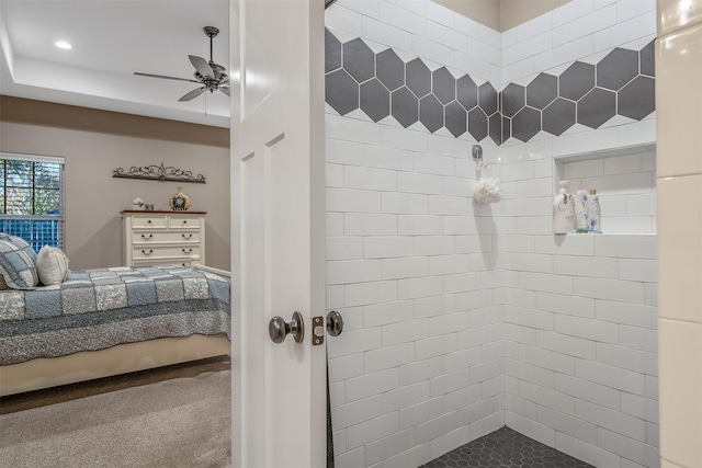 bathroom featuring a tile shower and ceiling fan