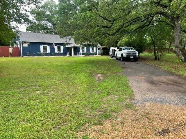 view of front of house featuring a front yard