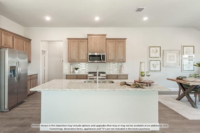 kitchen featuring a center island with sink, dark hardwood / wood-style flooring, sink, and appliances with stainless steel finishes