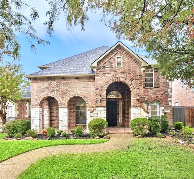 view of front facade with a front yard