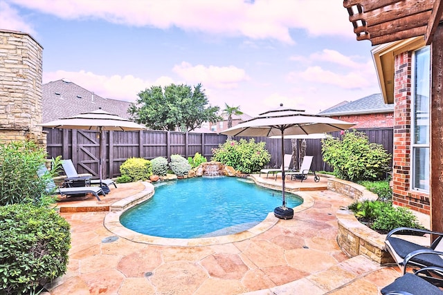 2543 Sir Tristram Ln, Lewisville, TX 75056 - view of swimming pool featuring a patio area and a fenced backyard