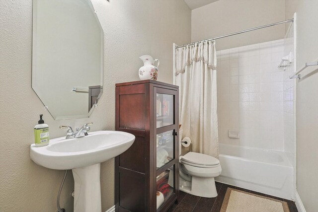 bathroom with toilet and shower / tub combo