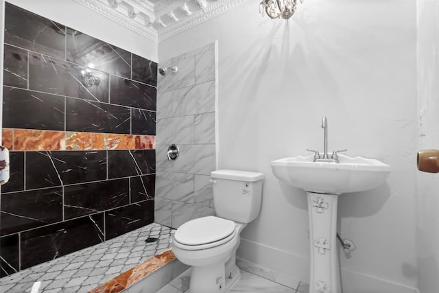 bathroom with toilet and tiled shower