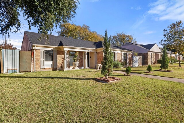 view of front of home with a front yard