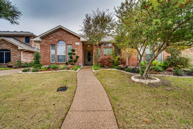 view of front facade with a front yard