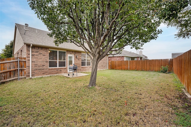 view of yard with a patio area