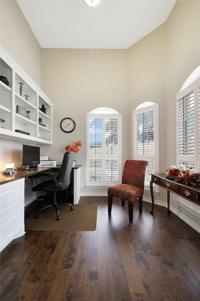 office area featuring built in desk and dark wood-type flooring