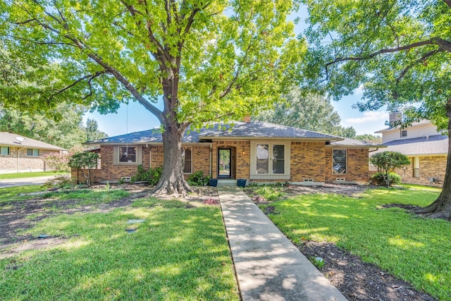 single story home featuring a front yard