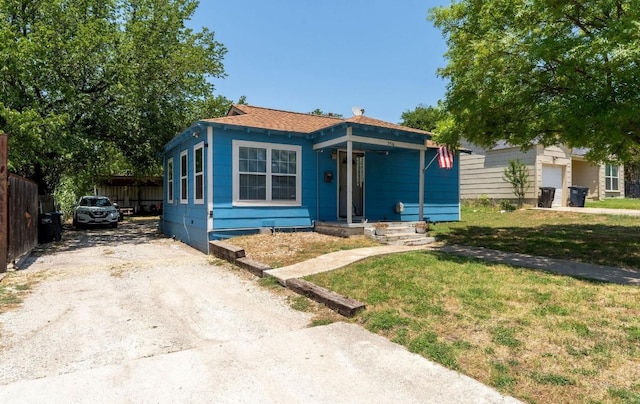 bungalow featuring a front yard