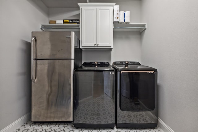 laundry room with cabinets and independent washer and dryer