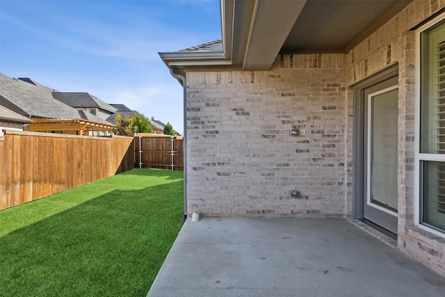 view of yard with a patio area