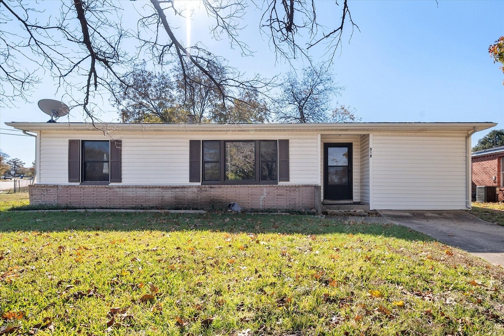 ranch-style house featuring central AC and a front lawn