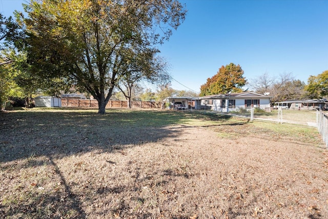 view of yard with a shed