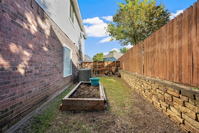 view of yard featuring cooling unit