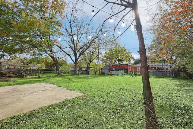 view of yard featuring a patio