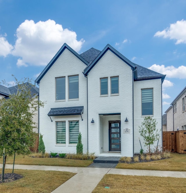 view of front of house featuring a front yard