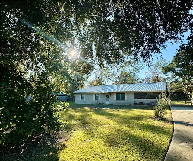 904 Uncas St, Logansport, LA 71049 - view of front of property featuring a front yard