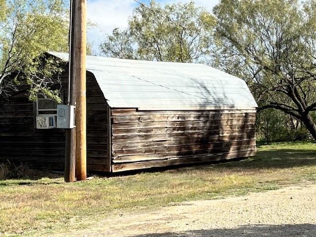 view of outdoor structure with a yard