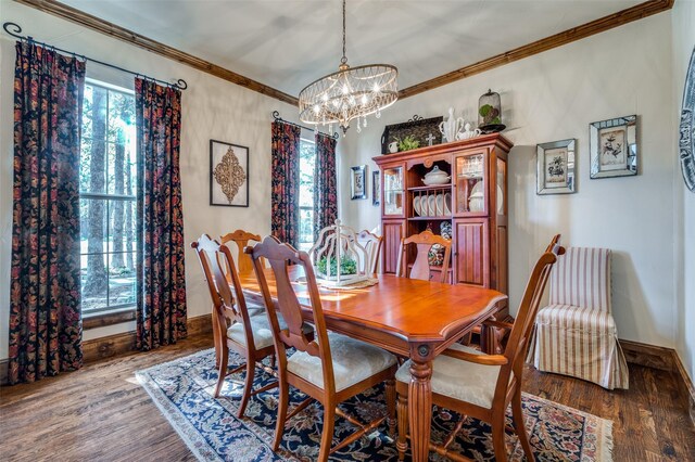 dining room featuring a notable chandelier, ornamental molding, and dark wood-type flooring