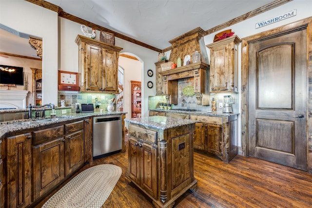 117 Woodland Dr, Krugerville, TX 76227 - kitchen featuring dishwasher, a sink, tasteful backsplash, dark wood-style flooring, and ornamental molding