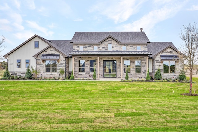 view of front facade featuring a front yard