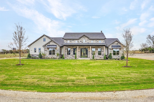 view of front of property featuring a front lawn