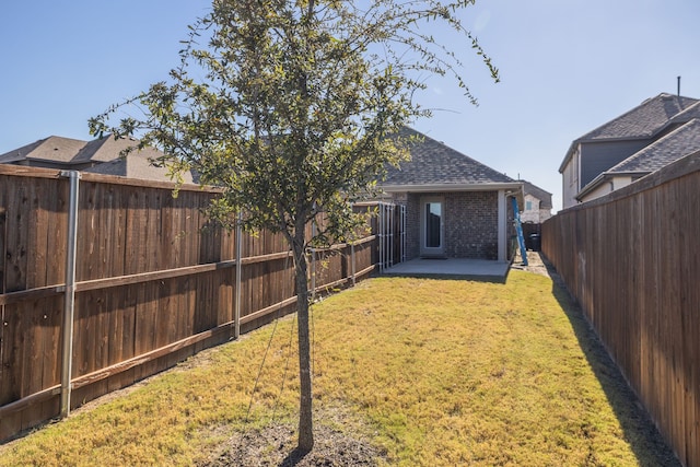 view of yard with a patio area