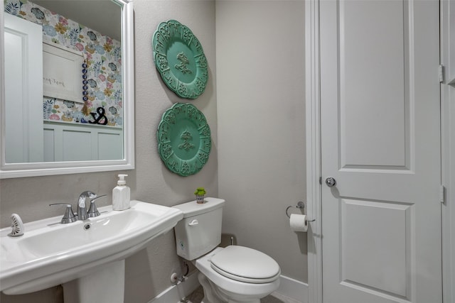 bathroom featuring toilet and sink