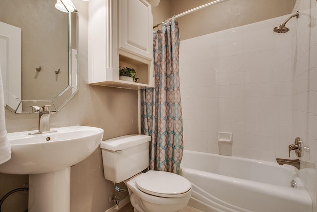 bathroom with shower / tub combo with curtain and toilet