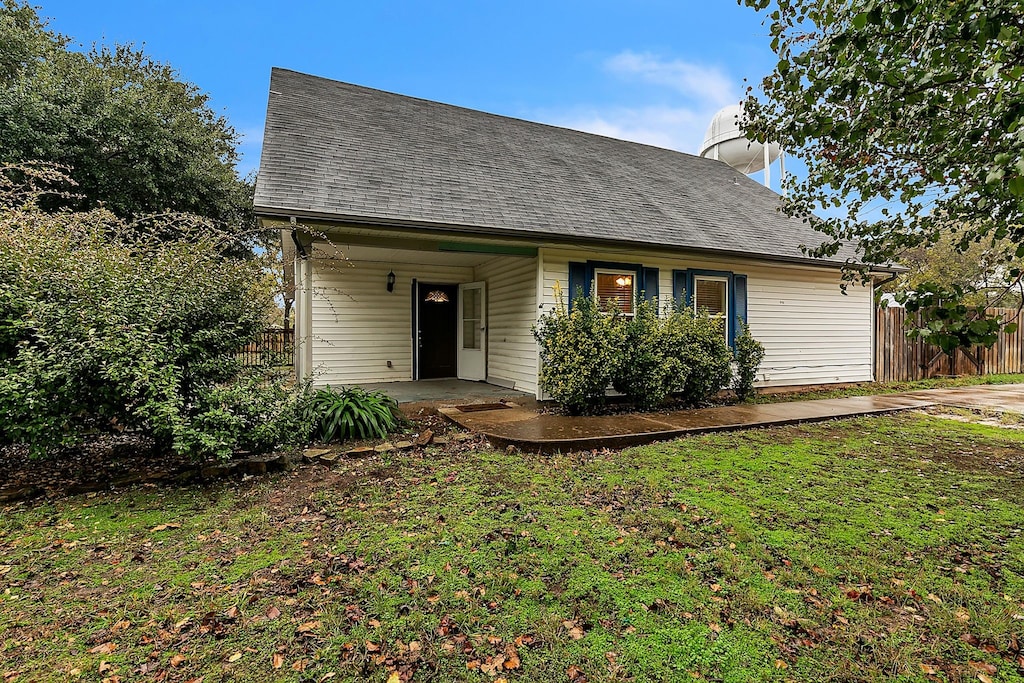 view of front of house with a front yard