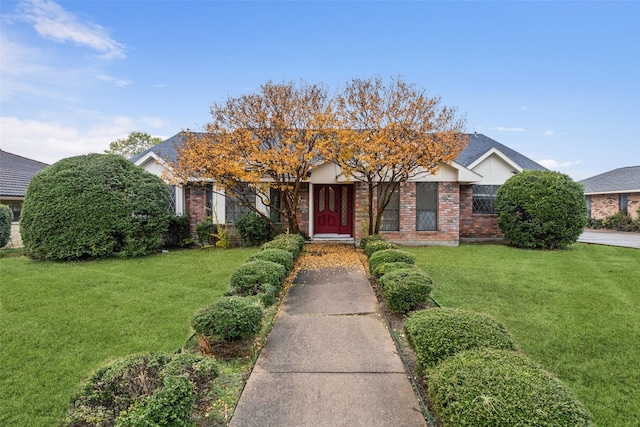 view of front of home with a front lawn