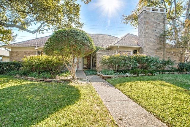 view of front of house featuring a front yard