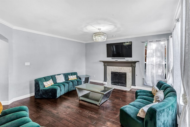 living room with ornamental molding, dark wood-type flooring, and a notable chandelier