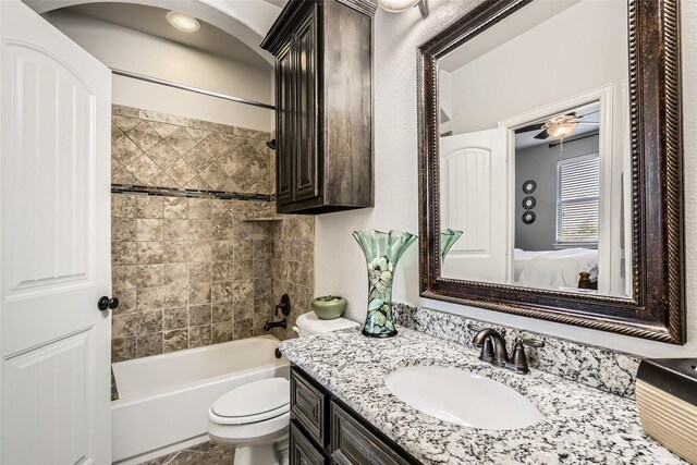 kitchen featuring sink, hanging light fixtures, stainless steel appliances, cream cabinets, and a kitchen island with sink