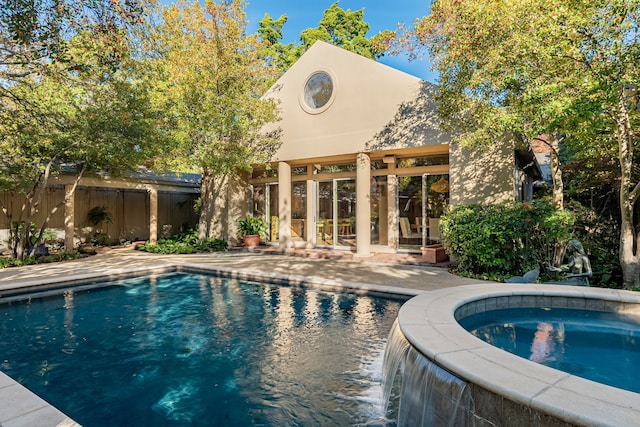 view of swimming pool featuring an in ground hot tub