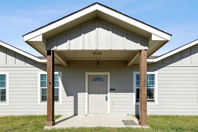 entrance to property featuring a yard