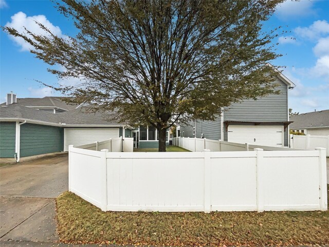 view of front facade with a garage