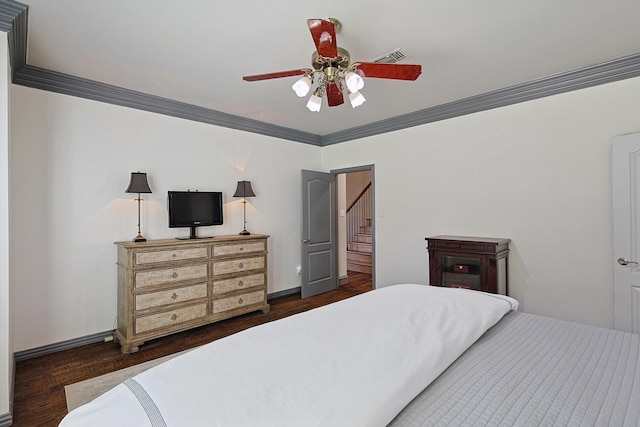 bedroom featuring crown molding, dark hardwood / wood-style floors, and ceiling fan