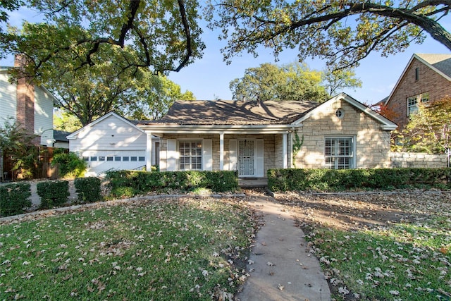 view of front of home featuring a front yard and a garage