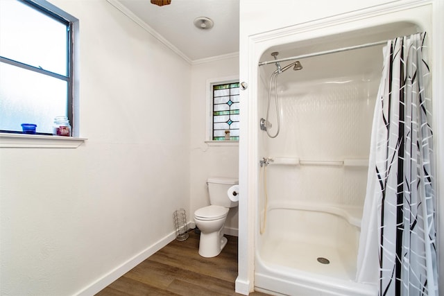 bathroom featuring curtained shower, toilet, ornamental molding, and hardwood / wood-style flooring