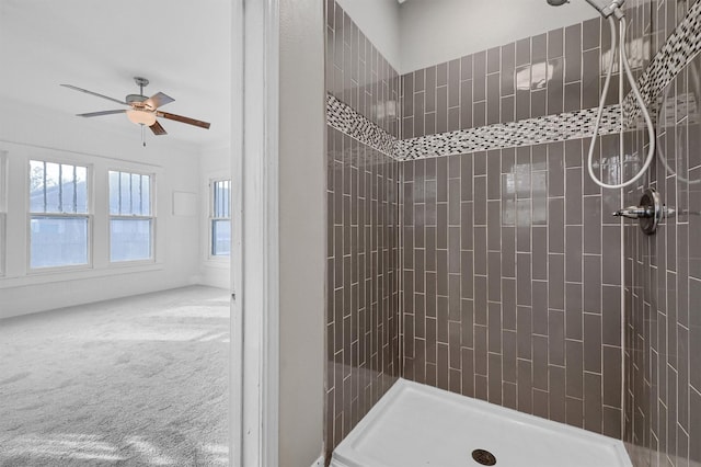 bathroom with plenty of natural light, ceiling fan, and tiled shower